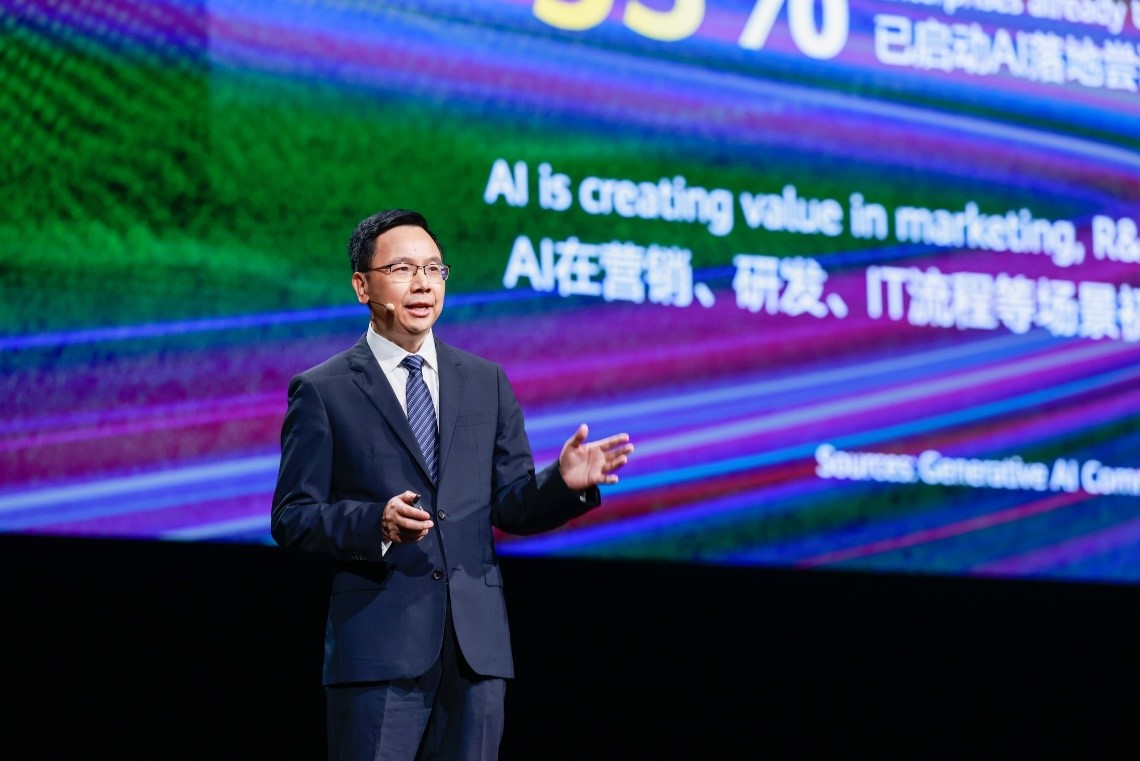 Yang Chaobin, Director of the Board and President of ICT Products & Solutions, Huawei, delivering a keynote